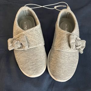 NWOT Nerteo Grey Slip On Shoes w/ Velcro Closure and Bow Detail - Toddler 7